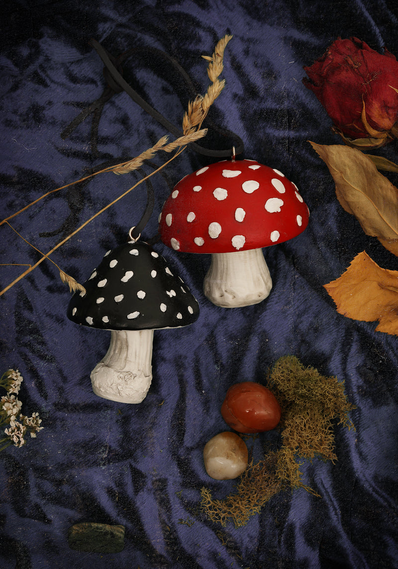 Toadstool Offering - Black